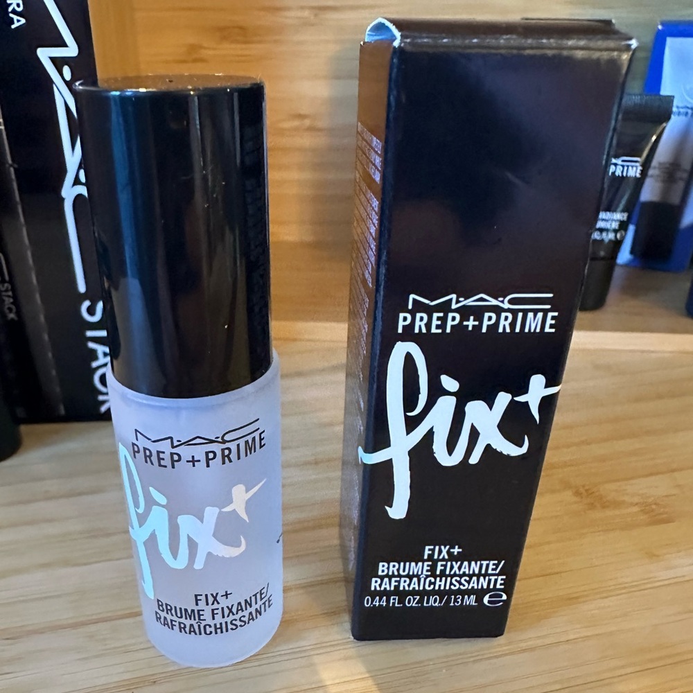 MAC • 8pc Make-Up Bundle - Picture 5 of 7